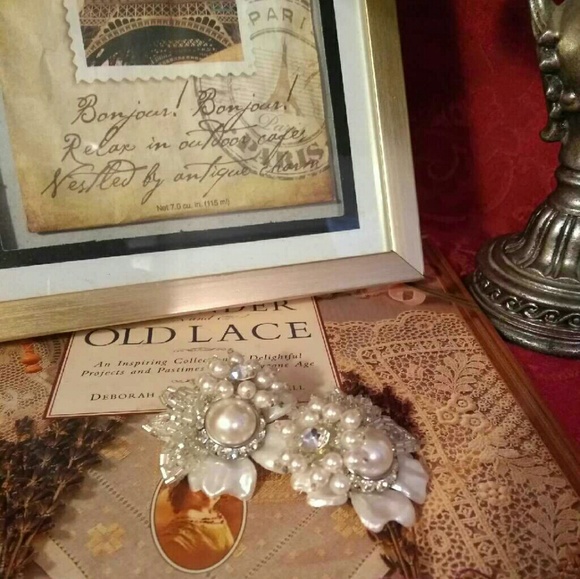 Jewelry - Ornate Earrings